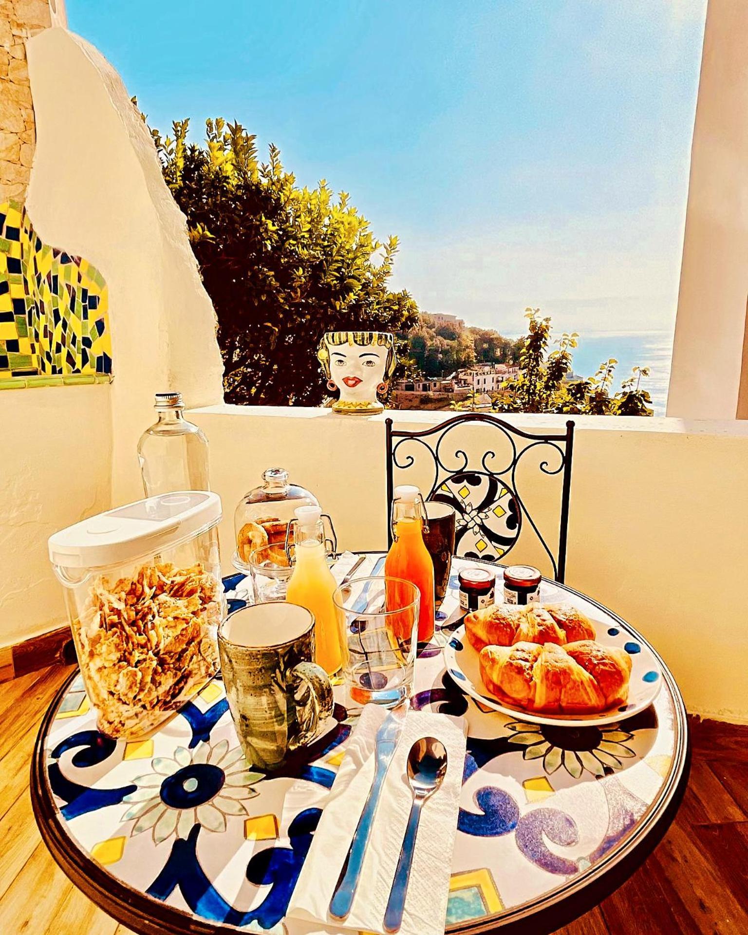 Borgo Virginia - Sea View In Amalfi Coast Apartman Vietri Kültér fotó